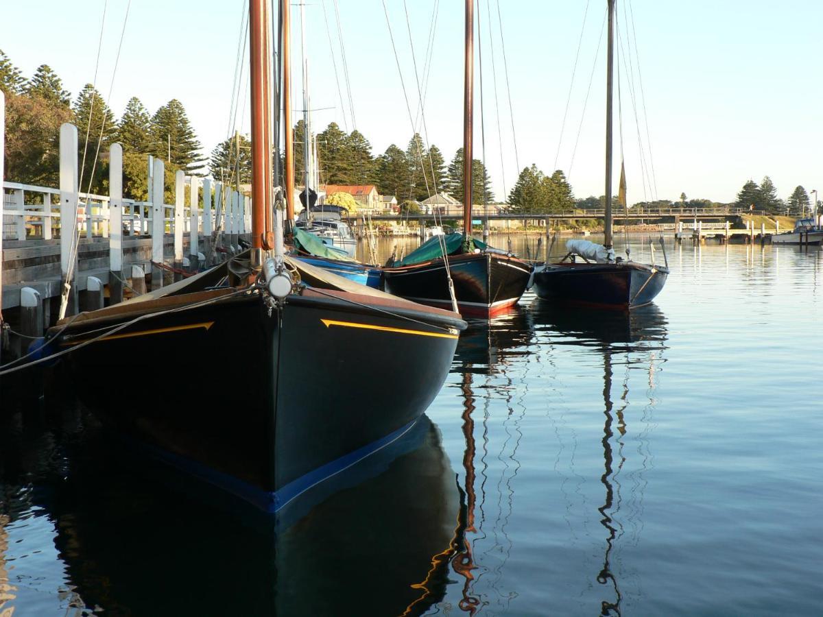The Boatshed Waterfront B&B Порт-Фейри Экстерьер фото